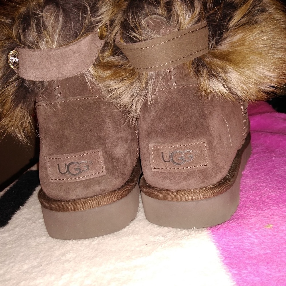 WOMEN'S UGG BOOTS